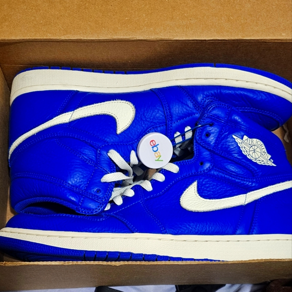 Royal blue 1s